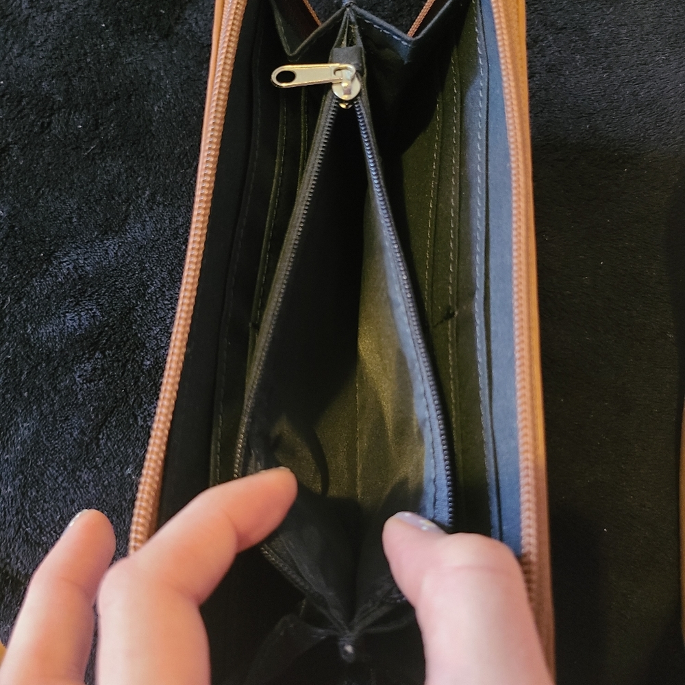 Tommy Hilfiger Wallet - Picture 3 of 5